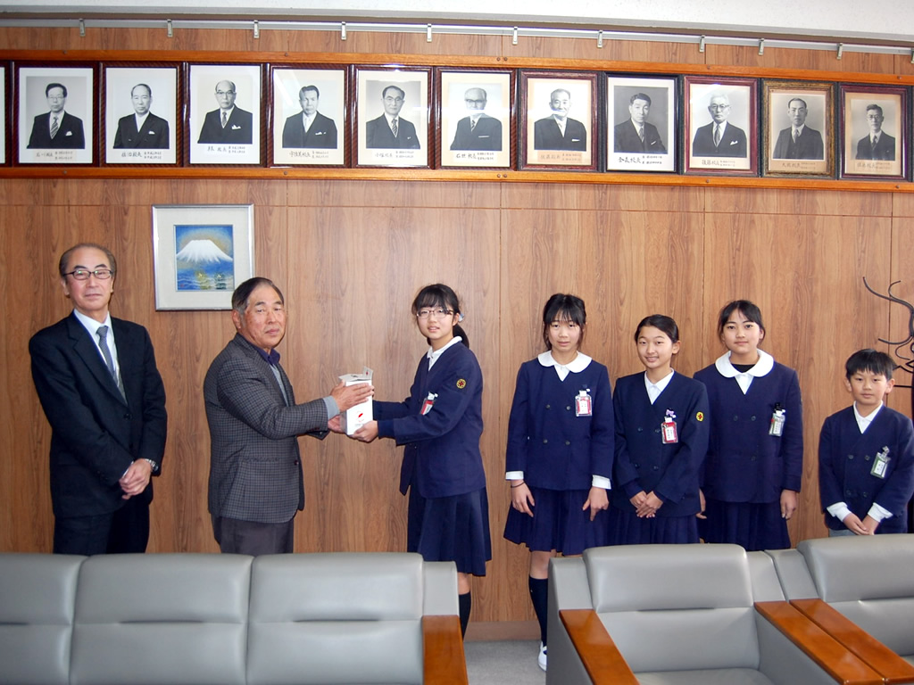 勝幡小学校より令和６年能登半島地震災害義援金をお預りしました